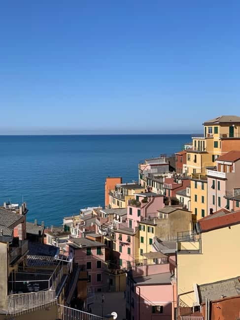 Riomaggiore: Pasta and Tiramisù Cooking Class - What the small group changes
