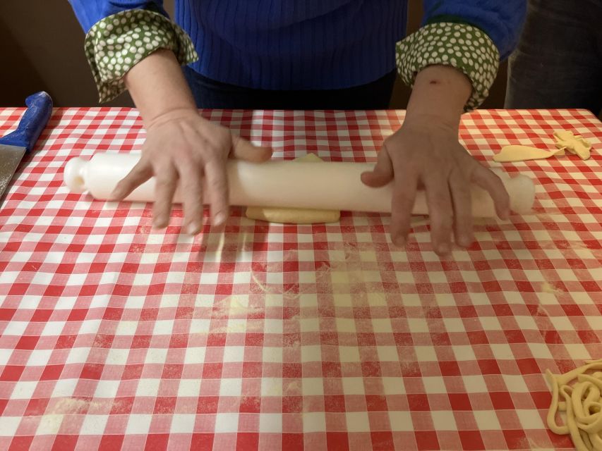 Rome Cooking Class: Handmade Tonnarelli Pasta & Tiramisu - The guides make a real difference