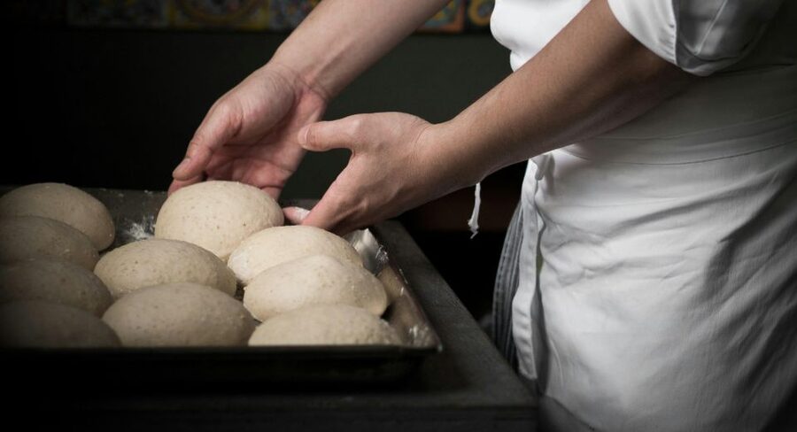 Rome: Cooking Class with a Master Neapolitan Pizzaiolo - Fresh ingredients and Italian pizza traditions