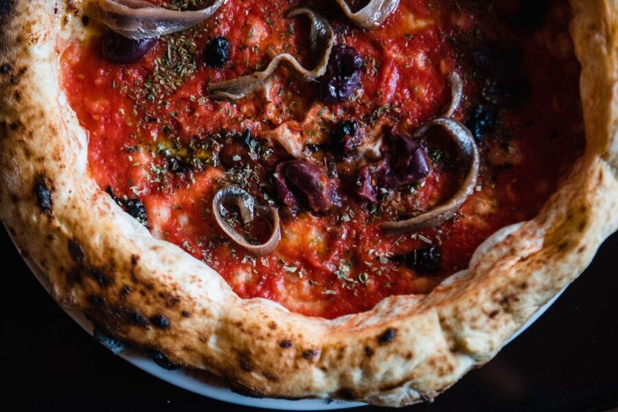 Rome: Cooking Class with a Master Neapolitan Pizzaiolo - Eating your handmade pizza with a local drink