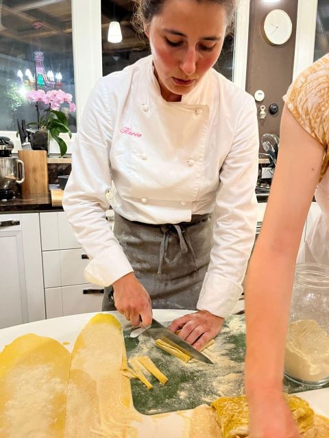 Rome - Cooking Experience in a Roman family in Trastevere - The aperitivo starts the evening