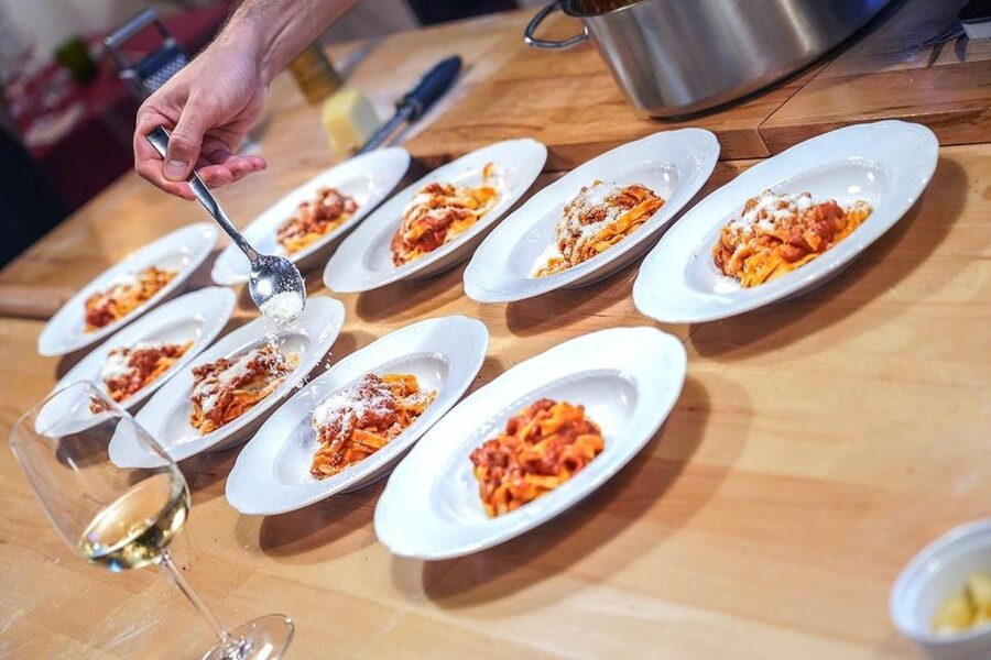 Rome: Fresh Pasta-Making Class with Italian Chef and Wine - Getting there and planning your day