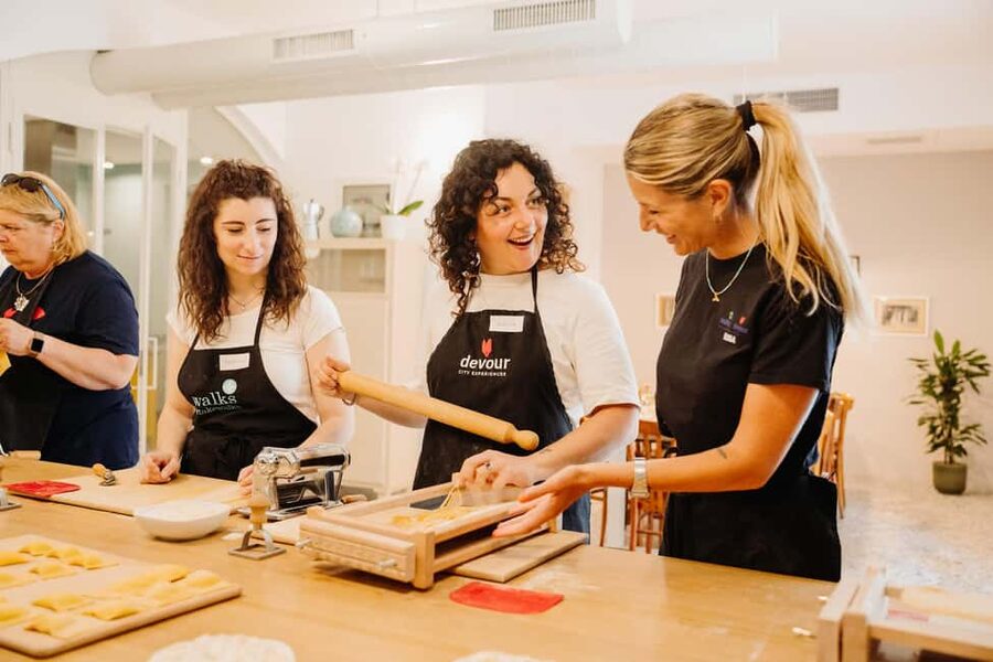Rome: Fresh Pasta-Making Class with Wine and Gelato - Meeting in Piazza di San Giovanni della Malva