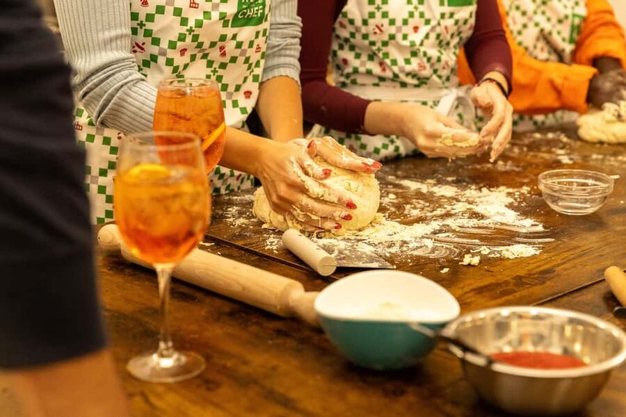 Rome: Hands-On Pizza Cooking Class with Spritz Mixology - Key points at a glance