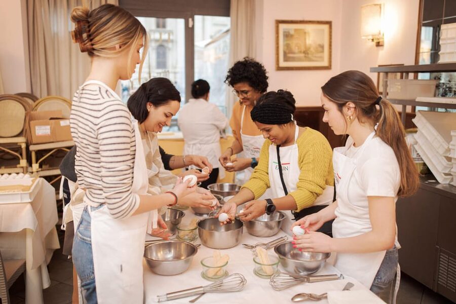 Rome: Pasta and Tiramisu Cooking Class in Piazza Navona - What the Piazza Navona setting adds