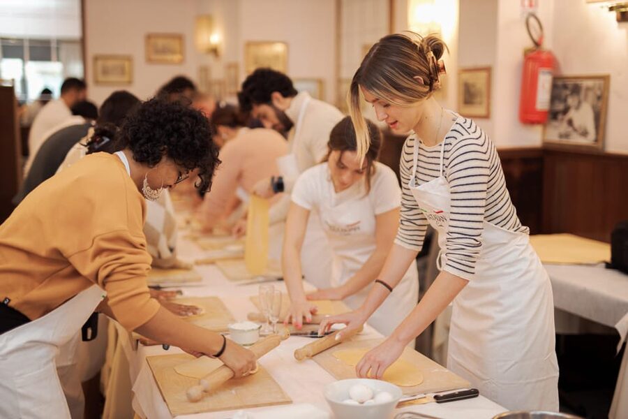Rome: Pasta and Tiramisu Cooking Class in Piazza Navona - Rolling and cutting fresh fettuccine
