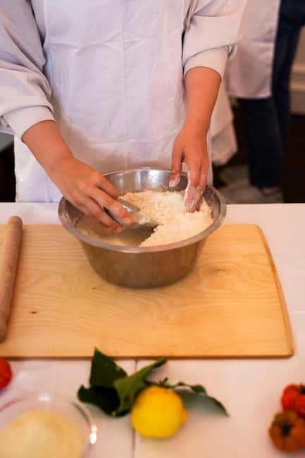 Rome: pasta and tiramisu cooking class in the city center - Who should book this experience?