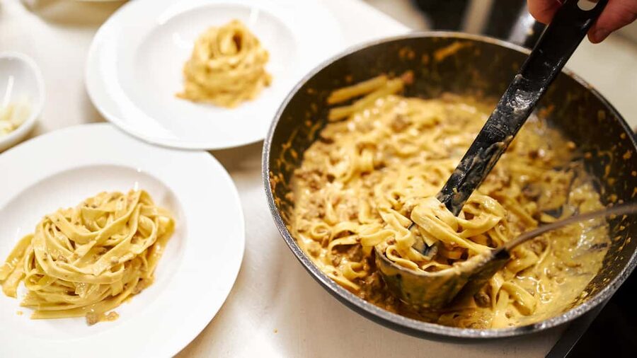 Rome: Pasta and Tiramisu Cooking Class with Prosecco - Key points to know