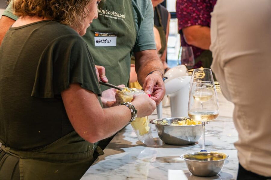 Rome: Pasta, Ravioli & Tiramisu Cooking Class by Colosseum - Who should book this class?