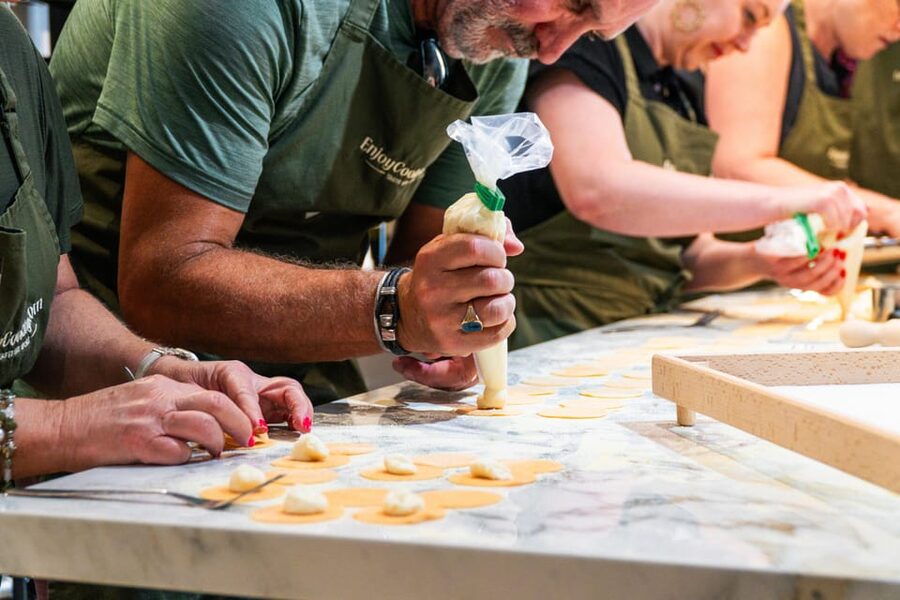 Rome: Pasta, Ravioli & Tiramisu Cooking Class by Colosseum - The chefs make a real difference