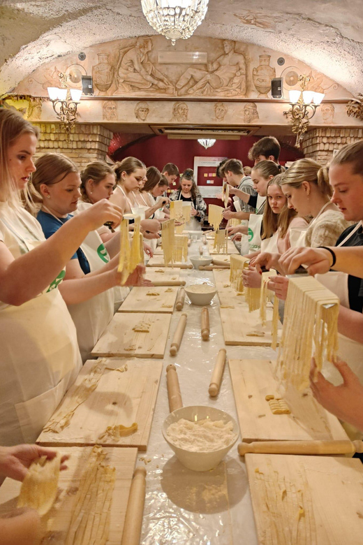 Rome: Pasta & Tiramisu Cooking Class near the Spanish Steps - Quick points before you book