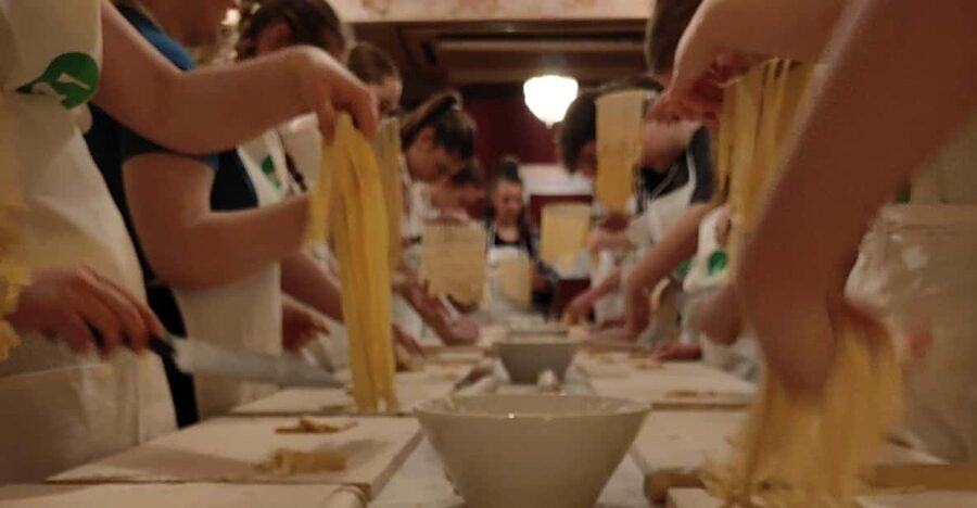 Rome: Pasta & Tiramisu Cooking Class near the Spanish Steps - What this Spanish Steps cooking class is really like