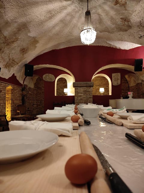 Rome: Pasta & Tiramisu Cooking Class near the Spanish Steps - The room, the guides, and the mood