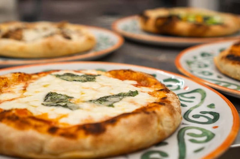 Rome: Pizza and Gelato Cooking Class with Wine - Wine, snacks, and the meal at the end