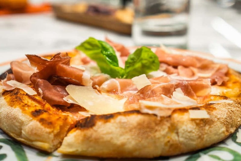 Rome: Pizza and Gelato Cooking Class with Wine - The chefs and the value of a small group