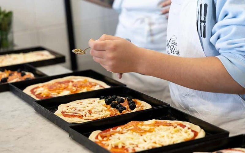 Rome: Pizza and Tiramisù Cooking Class with Glass of Wine - Why the small group matters