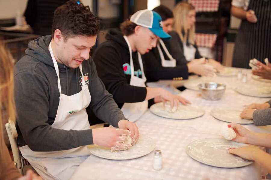 Rome: Pizza Cooking Class in Piazza Navona with Drinks - Should You Book the Piazza Navona Pizza Class?
