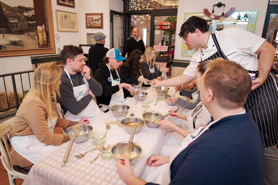 Rome: Pizza Cooking Class in Piazza Navona with Drinks - Making Pizza Beside Piazza Navona
