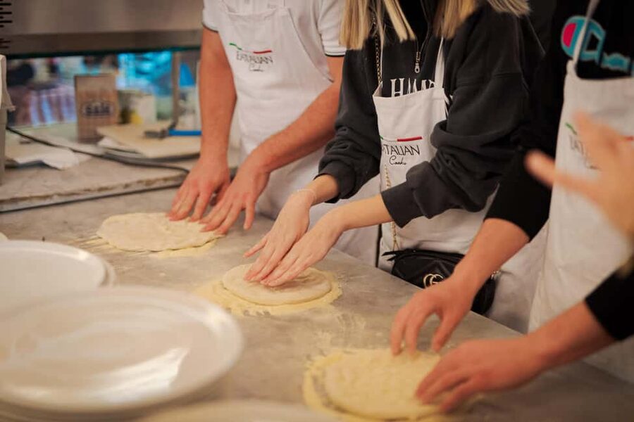 Rome: Pizza Cooking Class in Piazza Navona with Drinks - What I Would Watch For