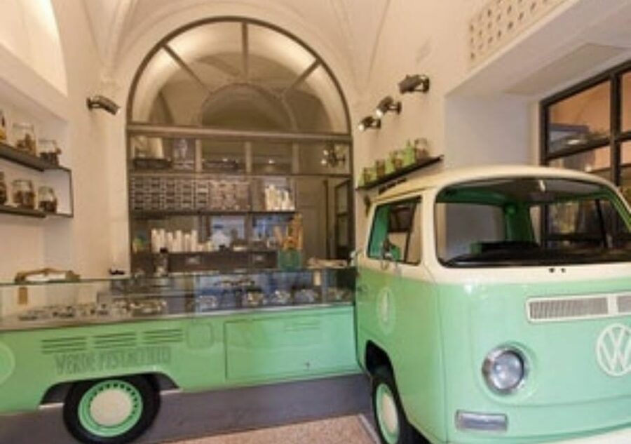 Rome Pizza & Gelato Cooking Class - Sitting down to eat what you made