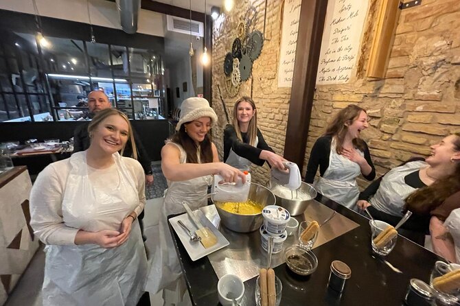 Rome: Pizza & Tiramisu Class with Free Flowing Fine Wine - Why the small group matters