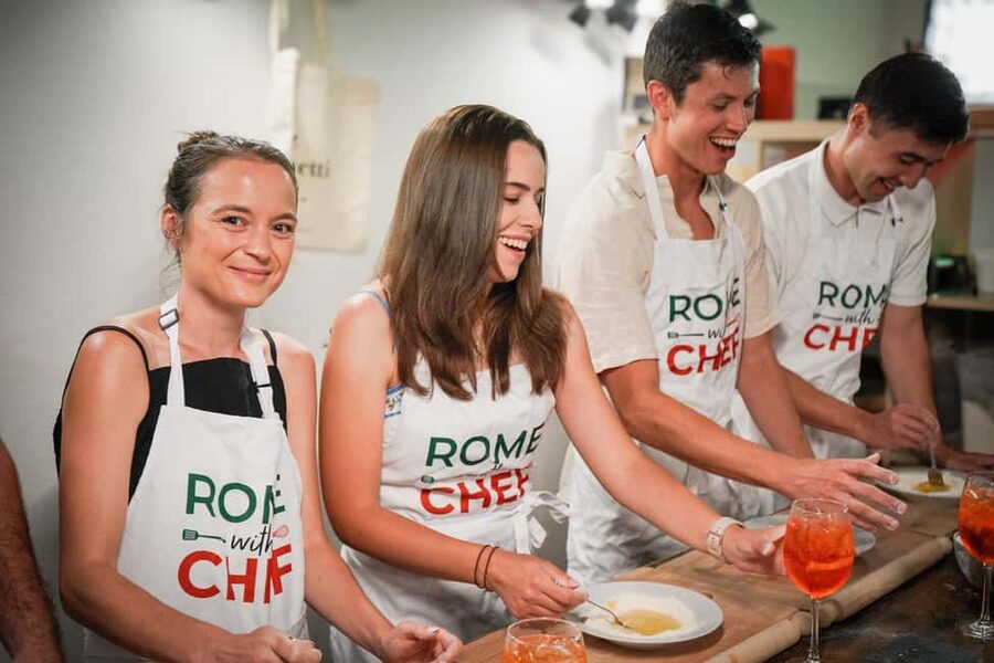 Rome: Spritz & Spaghetti Cooking Class - Choosing between carbonara and cacio e pepe