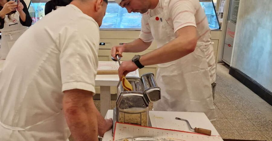 Rome: Traditional Cooking Class in the Jewish Ghetto - Making pasta the old-fashioned way