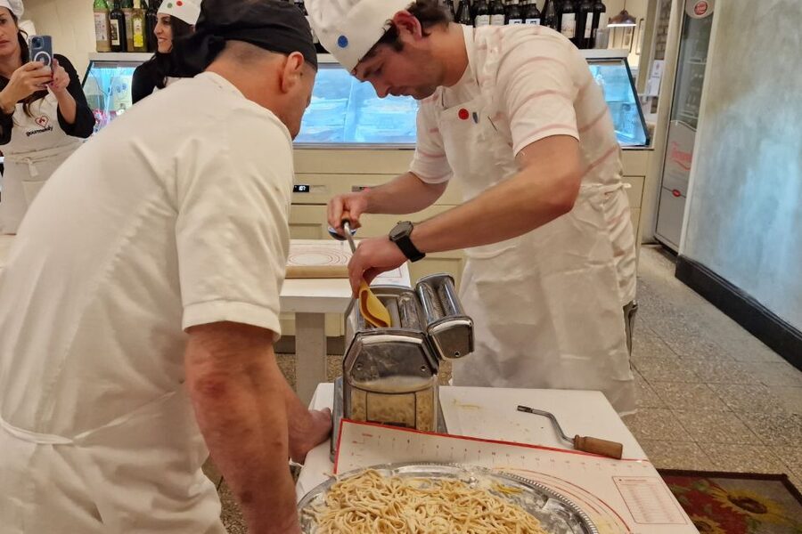 Rome: Traditional Cooking Class in the Jewish Ghetto - Seasonal vegetables and Roman frying