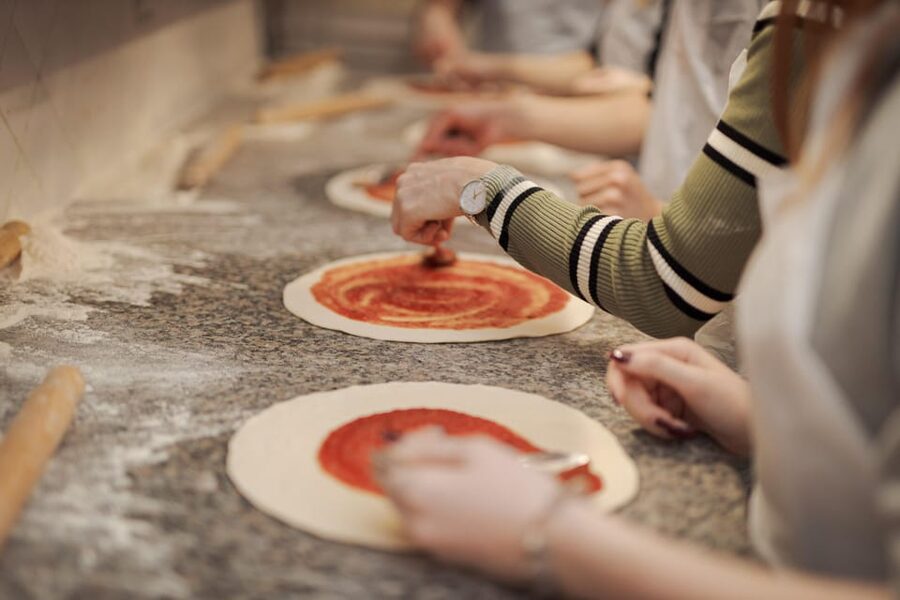 Rome: Traditional Pizza Cooking Class near Piazza Navona - Timing, pace, and the two-hour promise