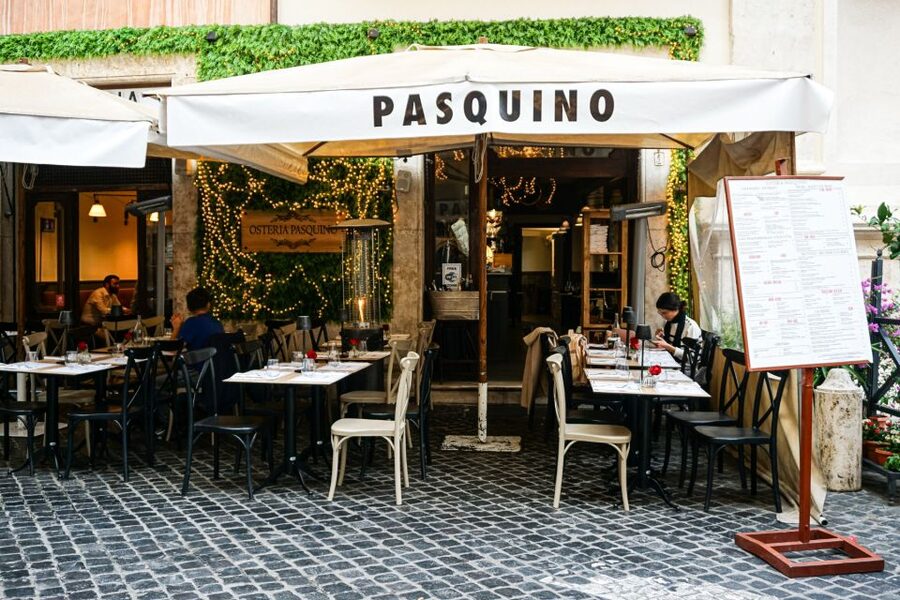 Rome: Traditional Pizza Cooking Class near Piazza Navona - Getting there and finding the restaurant
