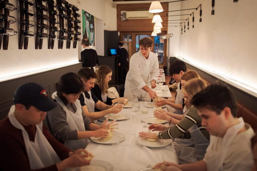 Rome: Traditional Pizza Cooking Class near Piazza Navona - What makes the instructors effective
