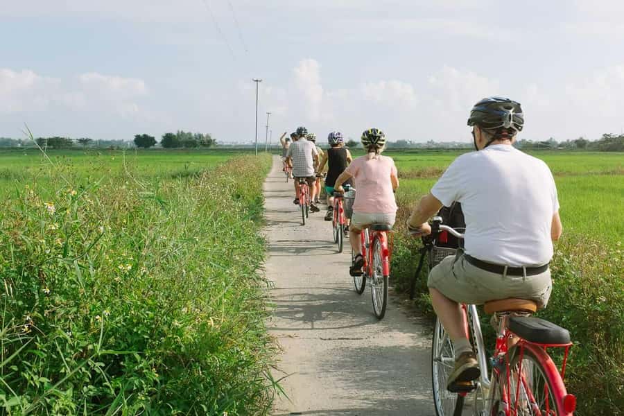 Rural Cycle, Market Tour, Basket Boat & Organic Farm Cooking - The guides make the difference