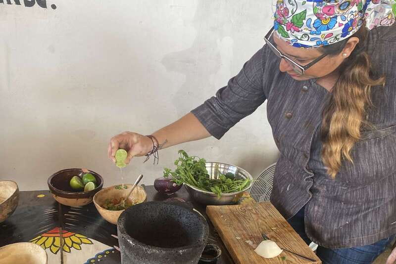 San José town : Cooking class,mexican Empanadas y antojitos - Picking vegetables before the first chop