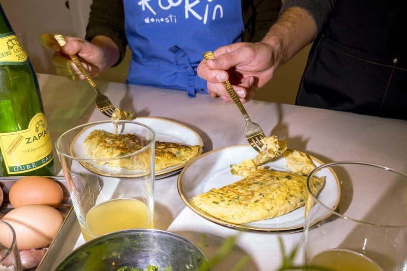 San Sebastián: Market Tour and Basque Cooking Class English - The drink pairings add real value