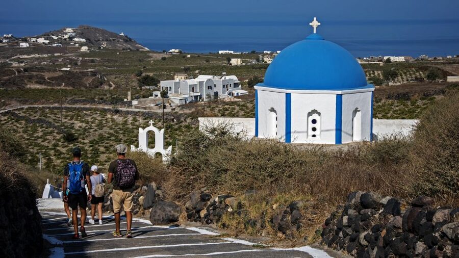 Santorini: Cooking Class and Easy Hike - Mesa Pigadia gives the morning a cooler pause