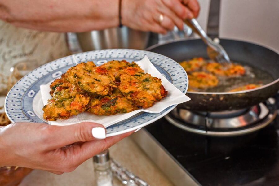 Santorini: Cooking Class and Easy Hike - Lunch makes the experience feel personal