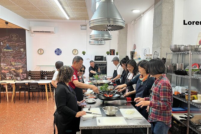 Seafood paella cooking class, tapas and visit to Ruzafa market. - Ruzafa Market: the best local-food lesson