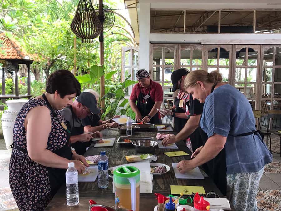 Seminyak: Balinese Cooking Class & Market Tour - Key points at a glance