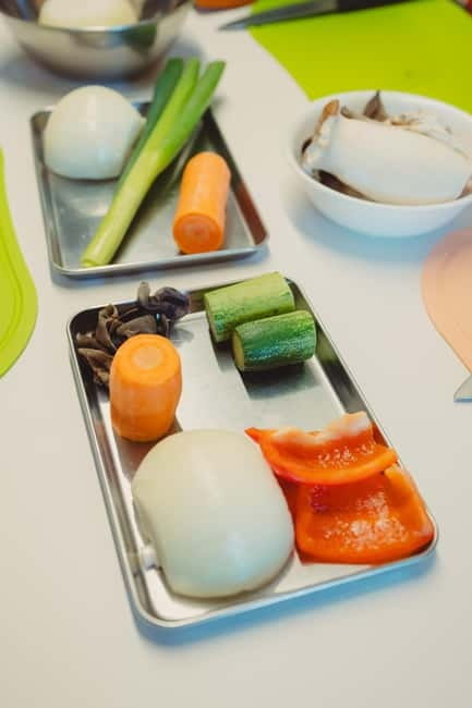 Seoul: Authentic Korean Cooking Class and Market Tour - Dessert and tea in an embroidered room