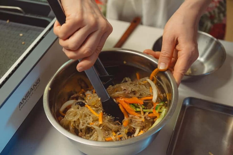 Seoul: Authentic Korean Cooking Class and Market Tour - How the timing and group size affect the day