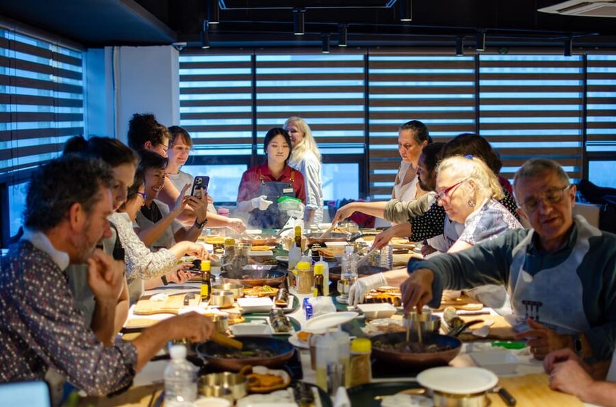 Seoul: Korean Cooking at Seoul Cooking Club! - A Korean cooking class with a full table at the end