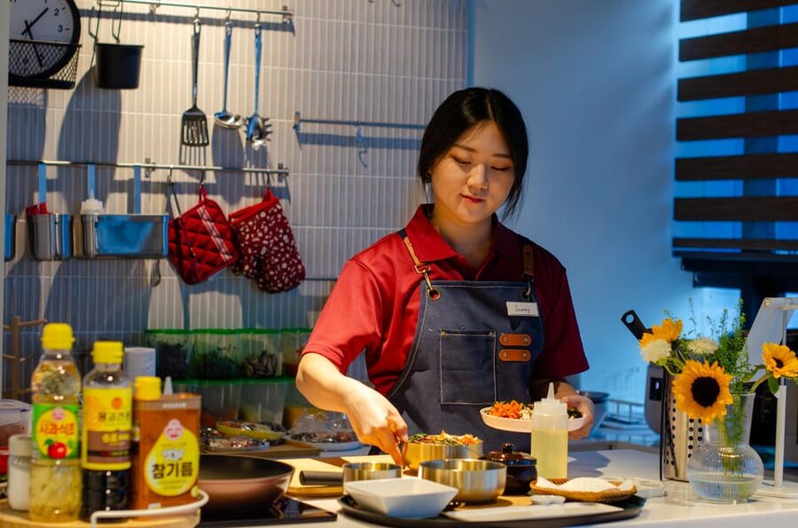 Seoul: Korean Cooking at Seoul Cooking Club! - Dessert, sikhye, and tea finish the session