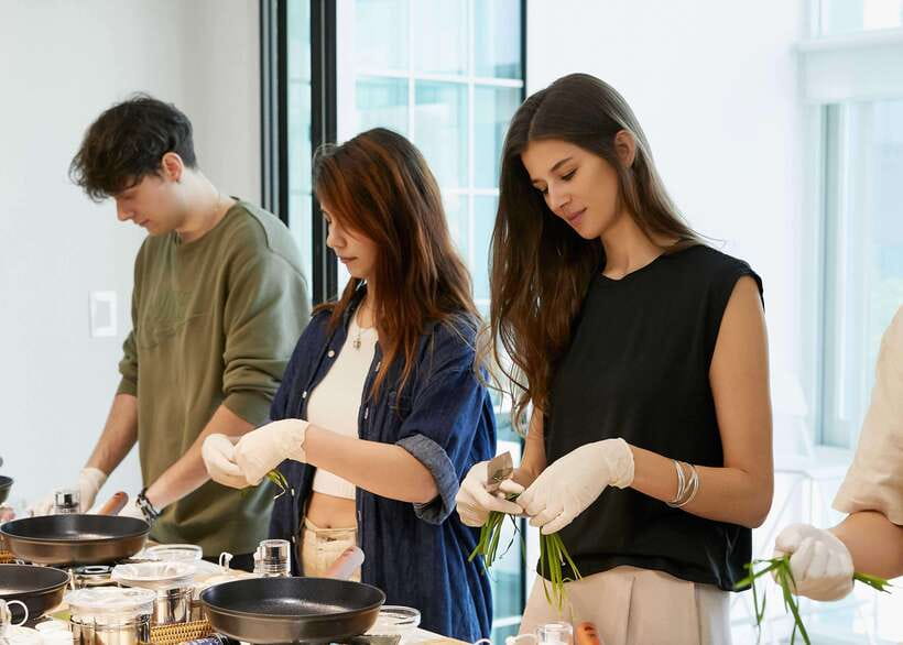 Seoul: Premium Korean Feast Cooking Class - Why the seasonal ingredients and tableware matter