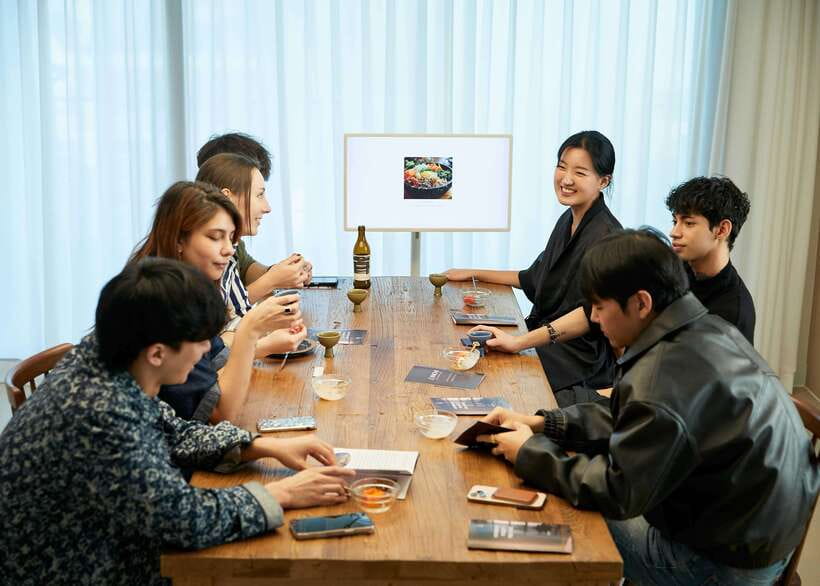 Seoul: Premium Korean Feast Cooking Class - Sitting down to eat what you prepared