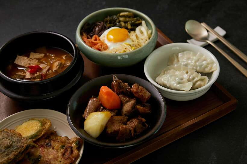 Seoul: Premium Korean Feast Cooking Class - Cooking royal-inspired dishes with Yena