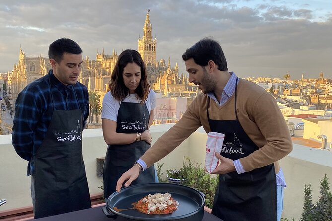 Sevilla: Rooftop Paella Cooking Class & 30-minute expert Q&A - Thirty Minutes to Ask About Seville