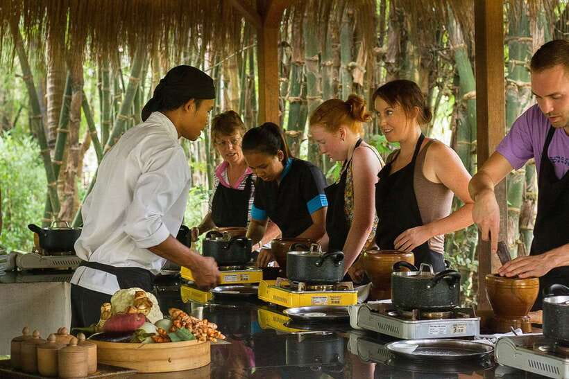 Siem Reap: Half-Day Cambodian Cooking Class - Cambodian-style curry with step-by-step help