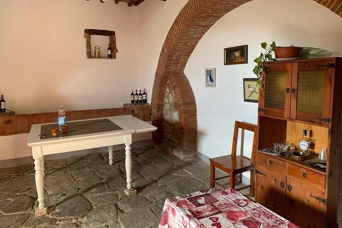 Siena: Small group Cooking Class in Chianti Farmhouse - Sitting down to eat your own work