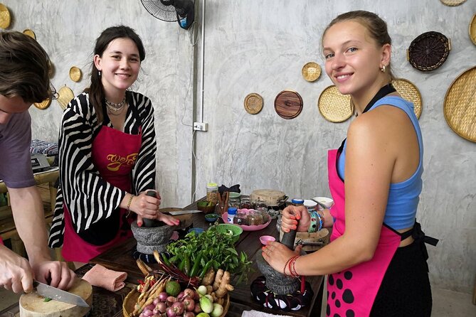 Signature Thai Cooking Course - Starting at the local market