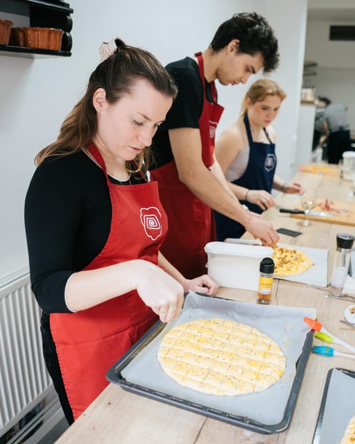 Slovenia: Belokranjska Pogača Cooking Class - Tasting the warm bread